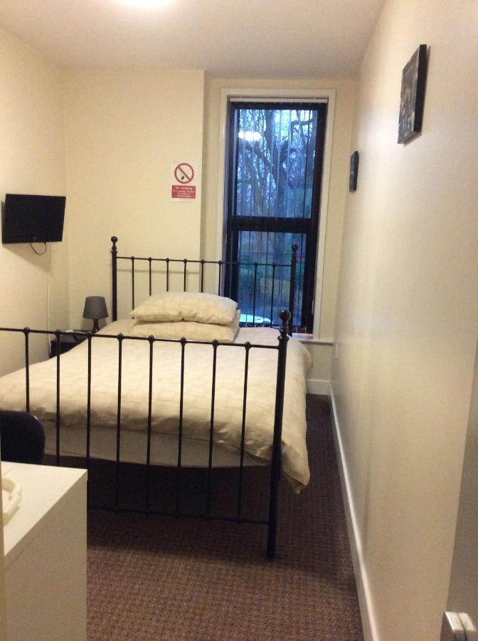 Kings Arms Hotel Farnworth Ngoại thất bức ảnh