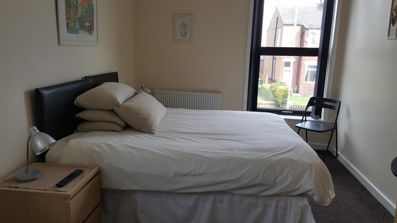 Kings Arms Hotel Farnworth Ngoại thất bức ảnh