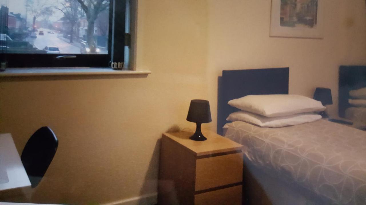 Kings Arms Hotel Farnworth Ngoại thất bức ảnh
