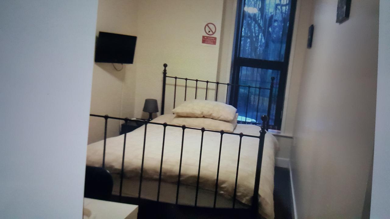 Kings Arms Hotel Farnworth Ngoại thất bức ảnh