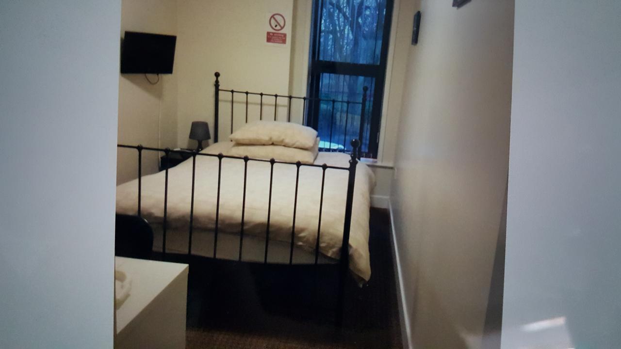Kings Arms Hotel Farnworth Ngoại thất bức ảnh